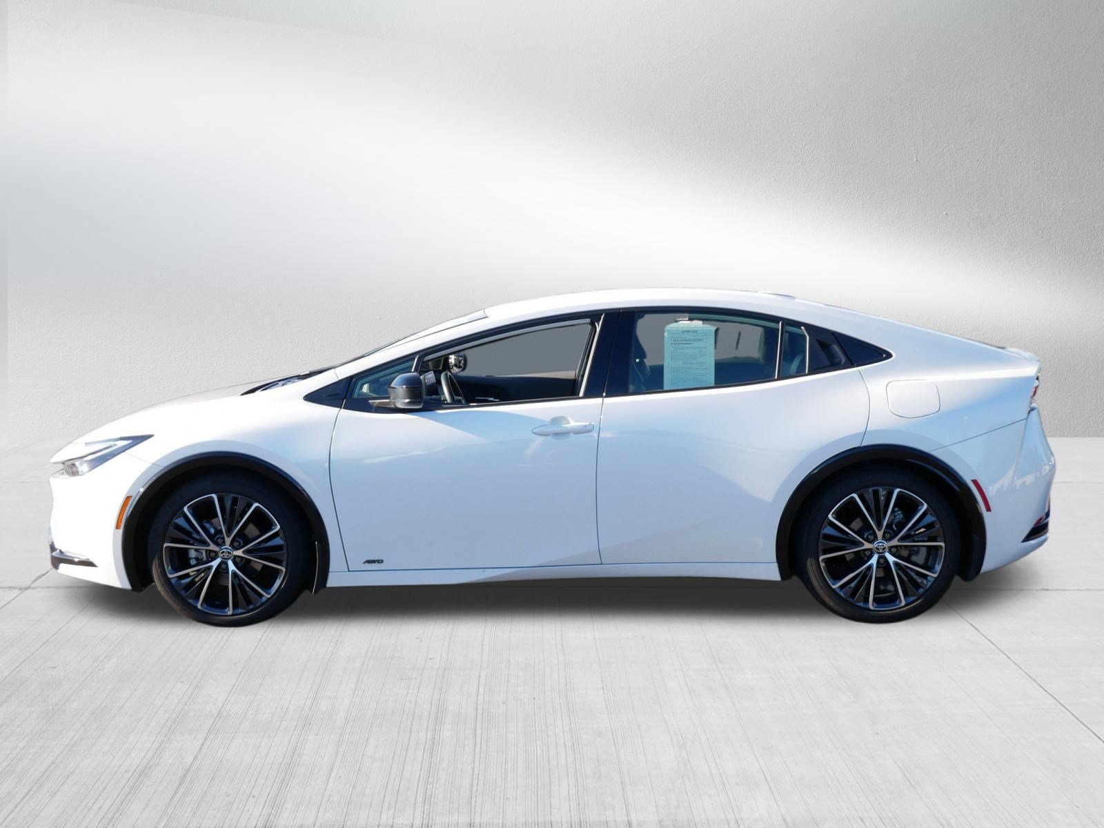 Used 2024 Toyota Prius XLE AWD/4WD image 4