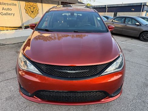 Used 2018 Chrysler Pacifica Touring Plus w/ S Appearance Package FWD image 8