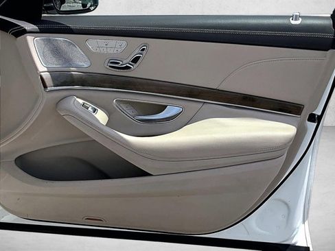 Used 2017 Mercedes-Benz S 550 Sedan image 19