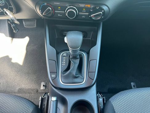 Used 2025 Kia Soul LX w/ LX Technology Package FWD image 34
