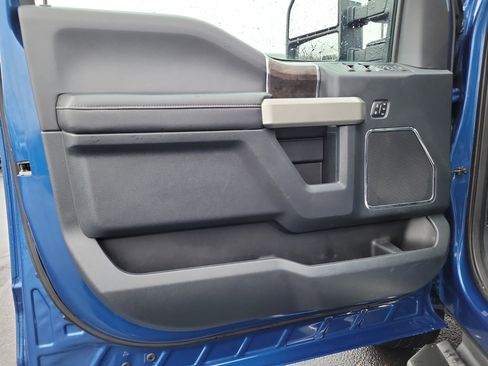 Certified 2022 Ford F250 Lariat w/ Lariat Ultimate Package image 17