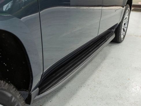 Used 2019 Chevrolet Suburban LT image 12