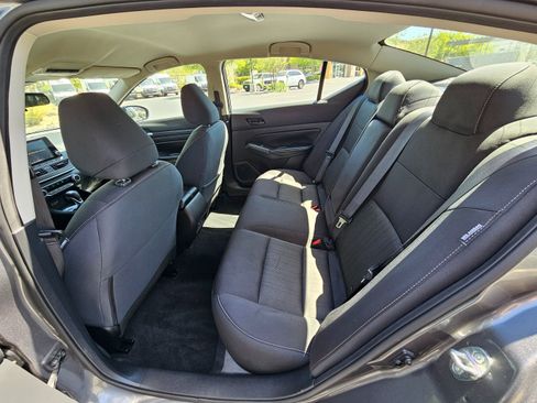 Used 2024 Nissan Altima 2.5 SV image 17