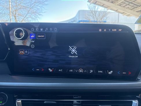 Used 2026 Chevrolet Traverse LT w/ Midnight/Sport Edition image 36