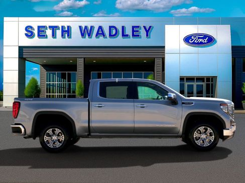 Used 2025 GMC Sierra 1500 SLT image 2