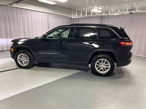 Used 2025 Jeep Grand Cherokee Laredo X w/ Luxury Tech Group I AWD/4WD image 4