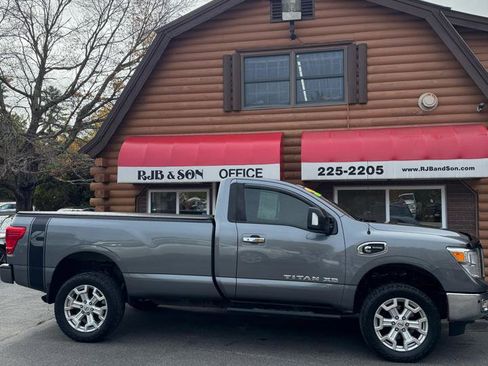 Used 2017 Nissan Titan SV AWD/4WD image 2