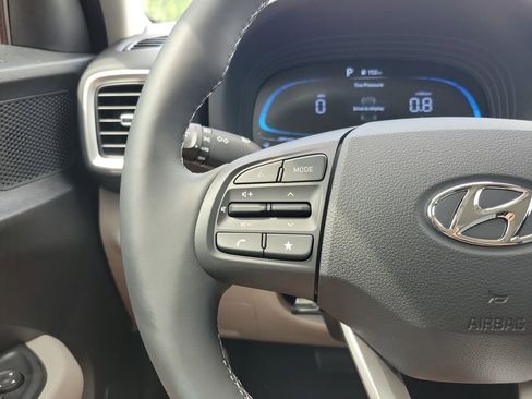 Certified 2025 Hyundai Venue SEL image 14