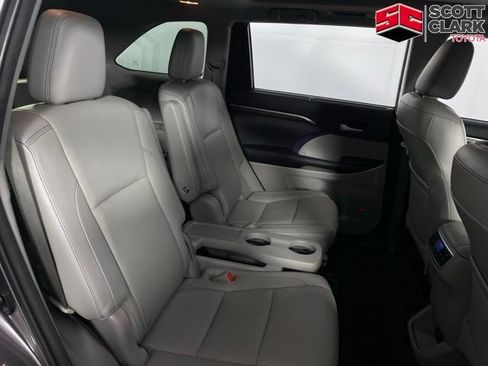 Used 2016 Toyota Highlander Limited Platinum AWD/4WD image 16
