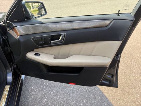 Used 2010 Mercedes-Benz E 350 4MATIC Sedan image 26