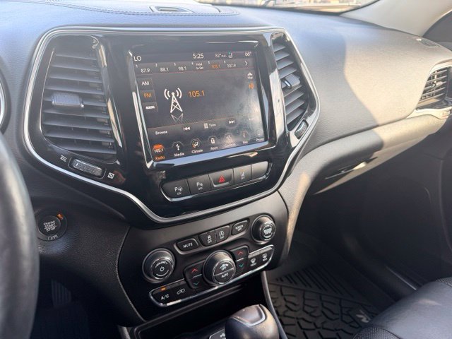 Used 2019 Jeep Cherokee Limited w/ Luxury Group AWD/4WD image 32