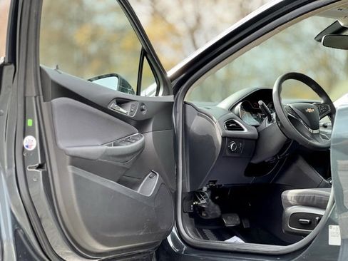 Used 2018 Chevrolet Cruze LT w/ Convenience Package image 9