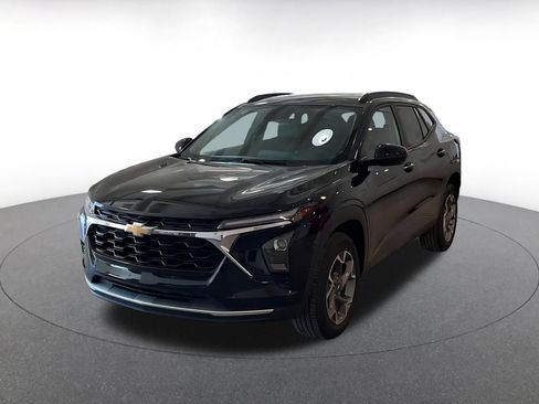 Used 2025 Chevrolet Trax LT w/ LT Convenience Package image 7