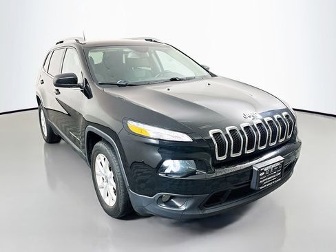 Used 2017 Jeep Cherokee Latitude w/ Cold Weather Group image 1