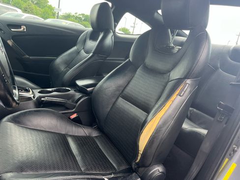 Used 2014 Hyundai Genesis 3.8 RWD image 9