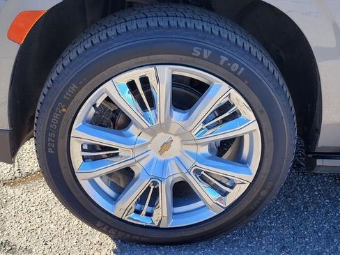 Used 2021 Chevrolet Suburban High Country image 11