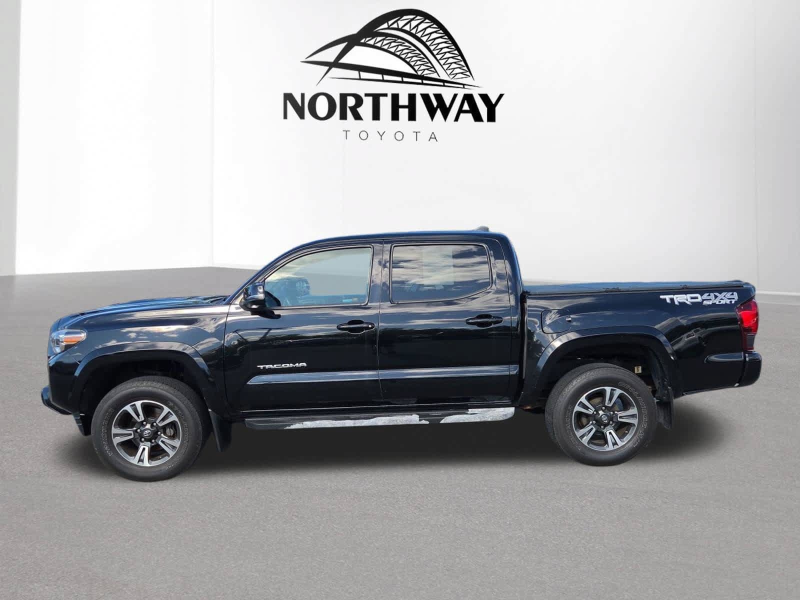 Used 2018 Toyota Tacoma TRD Sport AWD/4WD image 6