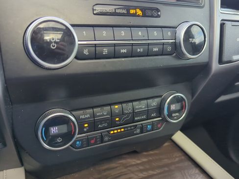 Used 2019 Ford Expedition Max Platinum image 29