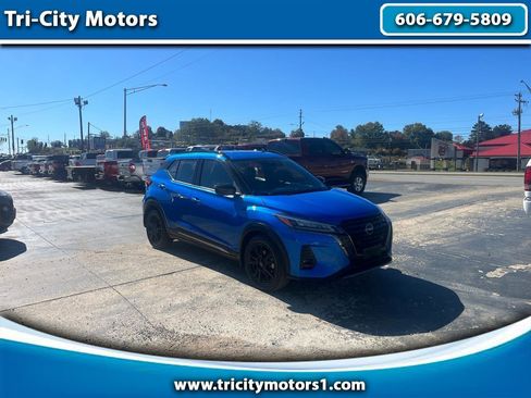 Used 2023 Nissan Kicks SR image 1