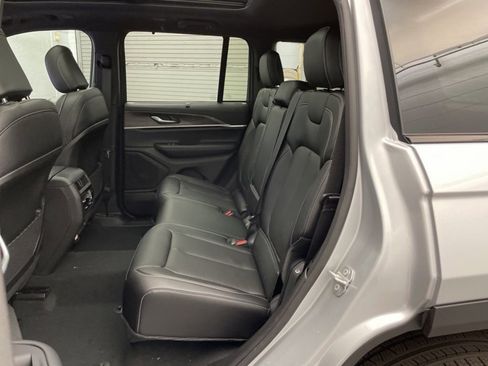 New 2025 Jeep Grand Cherokee Limited w/ Luxury Tech Group II image 18