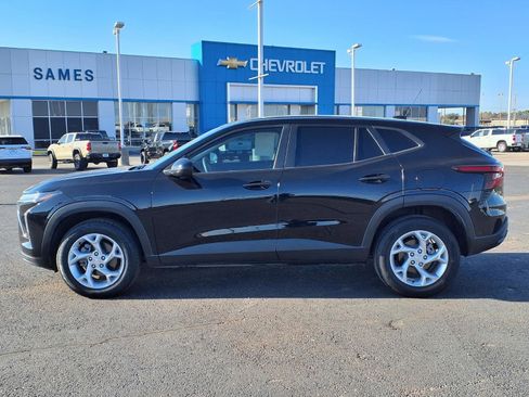 Used 2024 Chevrolet Trax LS w/ LS Convenience Package image 4