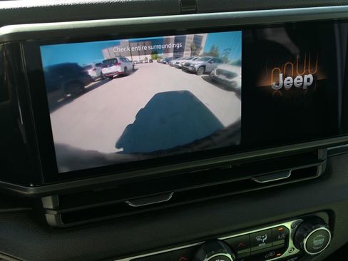 Used 2024 Jeep Wrangler Unlimited image 19