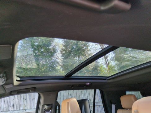 Used 2023 Cadillac Escalade Premium Luxury image 39