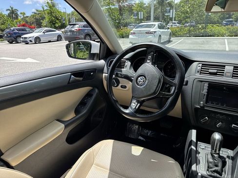 Used 2017 Volkswagen Jetta SE FWD image 21