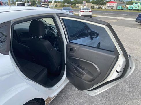 Used 2013 Ford Fiesta SE FWD image 19