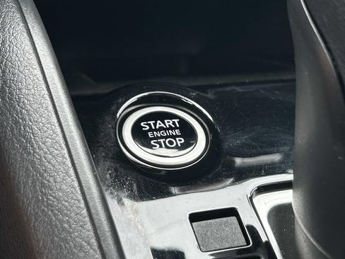 Used 2025 Nissan Versa SV FWD image 30