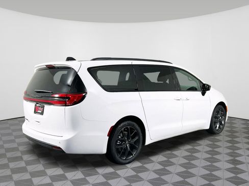 New 2026 Chrysler Pacifica Select FWD image 33