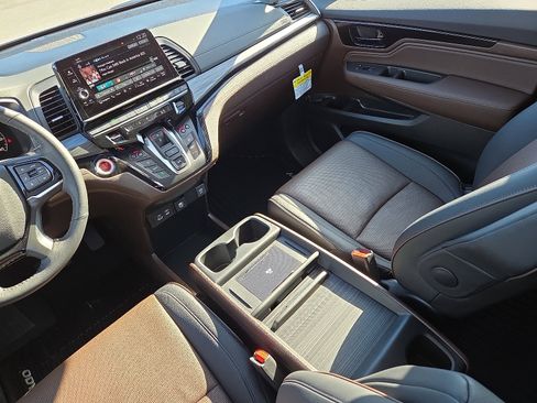 Used 2026 Honda Odyssey Elite image 14