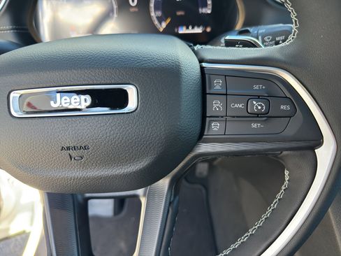 New 2025 Jeep Grand Cherokee Laredo image 21