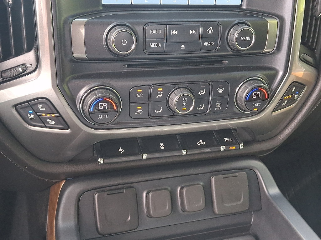 Used 2018 Chevrolet Silverado 1500 LTZ w/ LTZ Plus Package AWD/4WD image 15