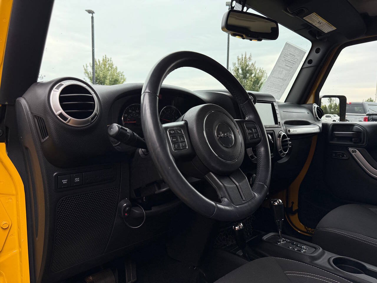 Used 2015 Jeep Wrangler Unlimited Rubicon w/ Connectivity Group AWD/4WD image 12