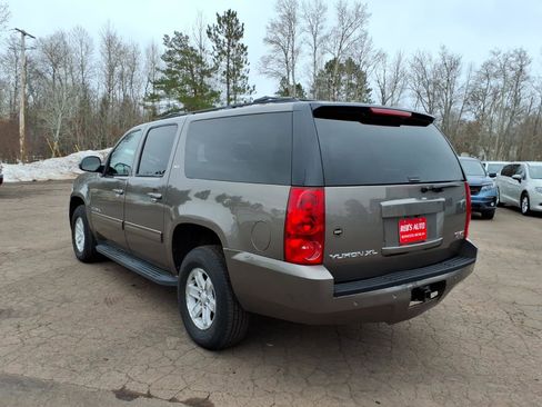 Used 2013 GMC Yukon XL SLT image 3
