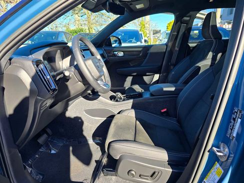 Used 2023 Volvo XC40 Recharge Ultimate image 20