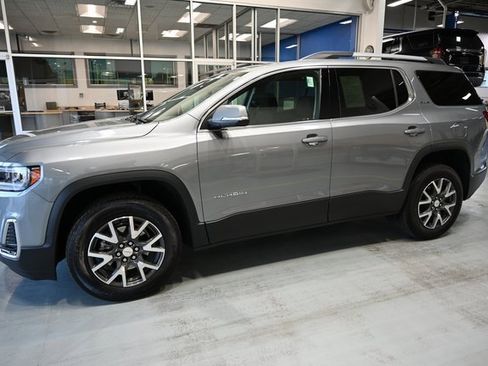 Used 2023 GMC Acadia SLE w/ Driver Convenience Package image 7