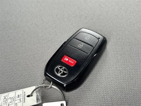 Used 2025 Toyota Tacoma SR5 AWD/4WD image 31