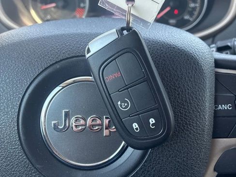 Used 2014 Jeep Cherokee Limited image 13