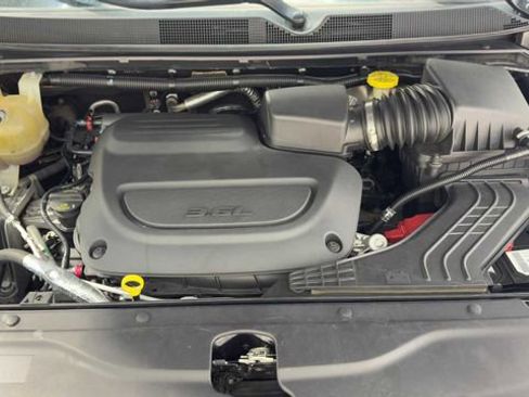 Used 2019 Chrysler Pacifica Touring-L Plus w/ Tire & Wheel Group FWD image 33
