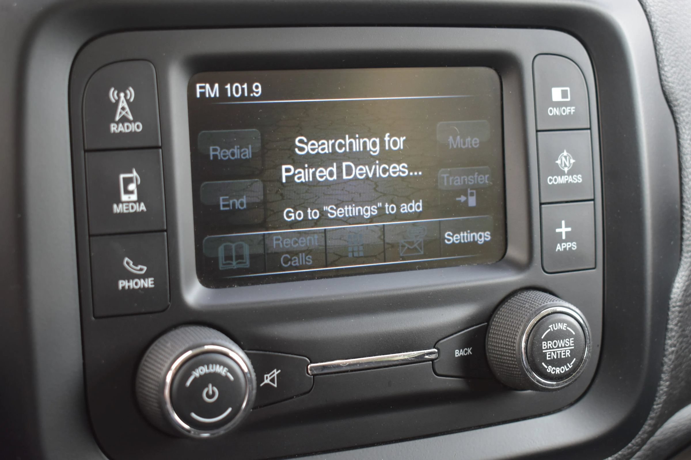 Used 2017 Jeep Renegade Latitude FWD image 24