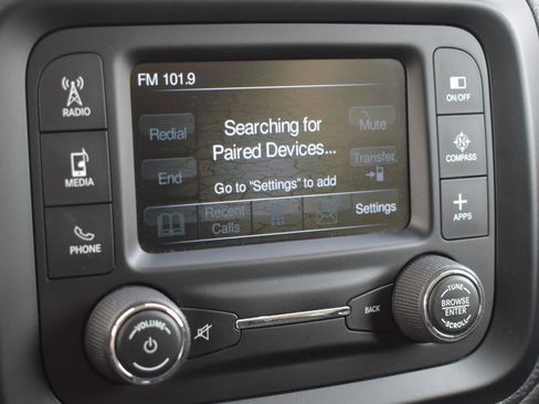 Used 2017 Jeep Renegade Latitude FWD image 24