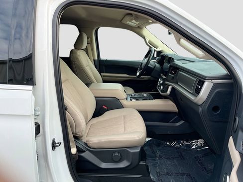 Used 2024 Ford Expedition XLT image 29
