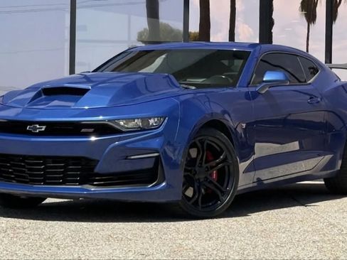 Used 2021 Chevrolet Camaro SS RWD image 2