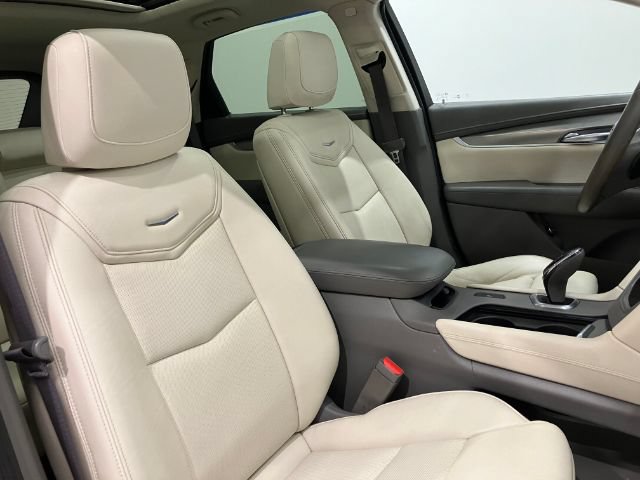 Used 2017 Cadillac XT5 Luxury w/ Driver Awareness Package FWD image 36