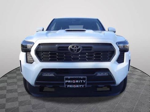 Used 2025 Toyota Tacoma TRD Sport w/ TRD Sport Upgrade Package AWD/4WD image 5