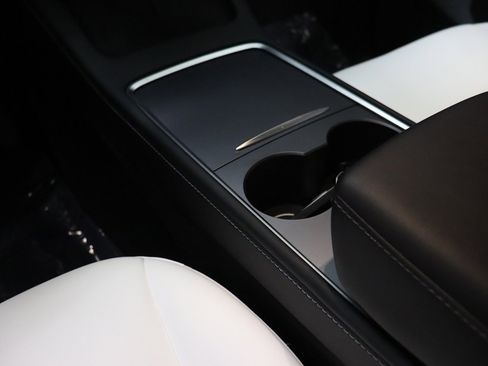 Used 2023 Tesla Model Y Performance image 42