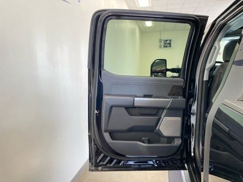 New 2026 Ford F250 Lariat w/ Black Appearance Package AWD/4WD image 9