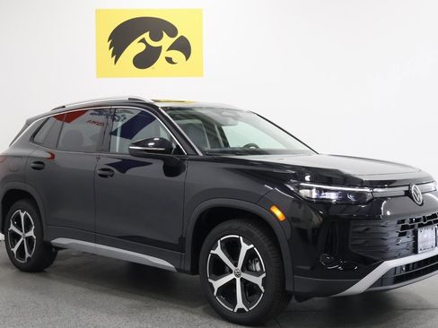 New 2025 Volkswagen Tiguan SE image 6